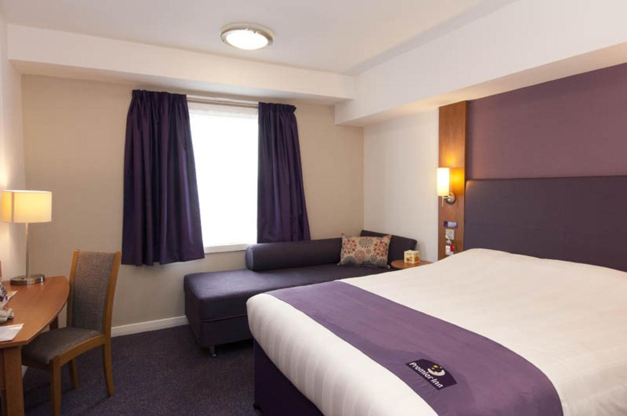 Premier Inn Dundee West Buitenkant foto
