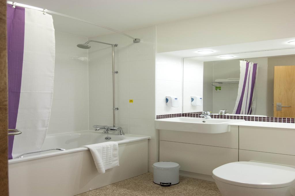 Premier Inn Dundee West Buitenkant foto