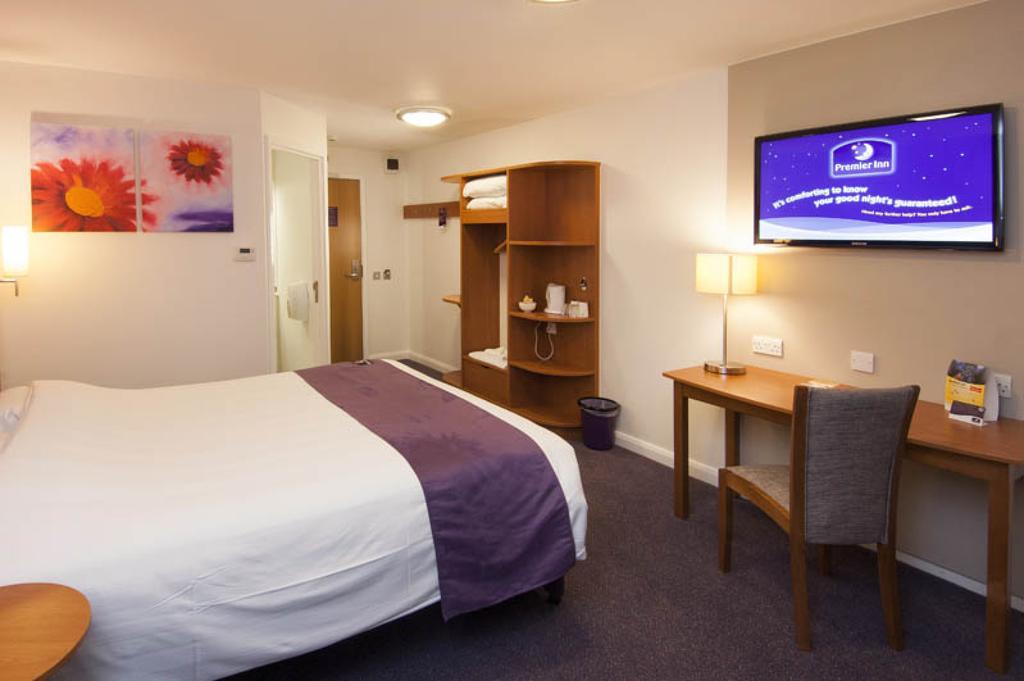 Premier Inn Dundee West Buitenkant foto